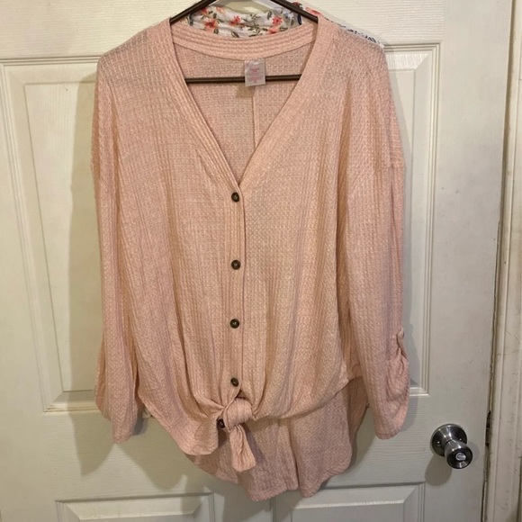 SOLD 2 NWT No Boundaries Tie-Front Tops Size XXL/XXXL - Picture 9 of 9